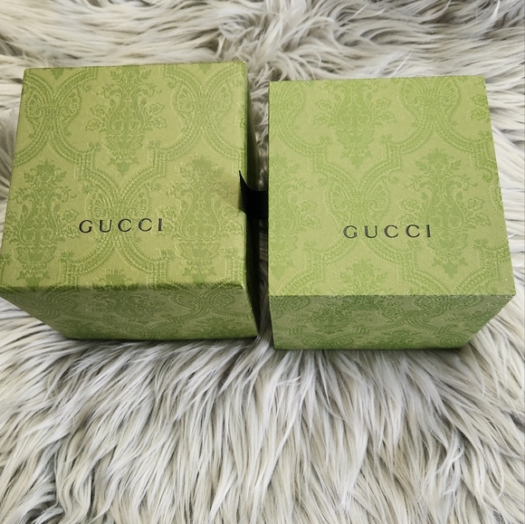 Gucci Box and pillow - Picture 2 of 10